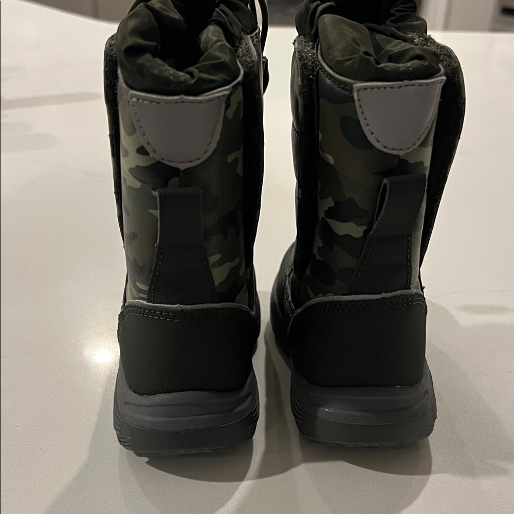 Lands End Toddler Size 5 Camo Flurry Snow Boots - Picture 5 of 5